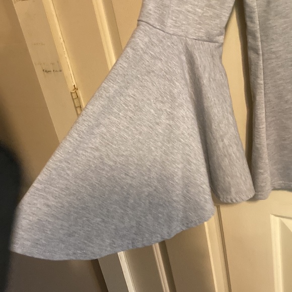 Super soft gray fluted sleeve top size M - Picture 2 of 6